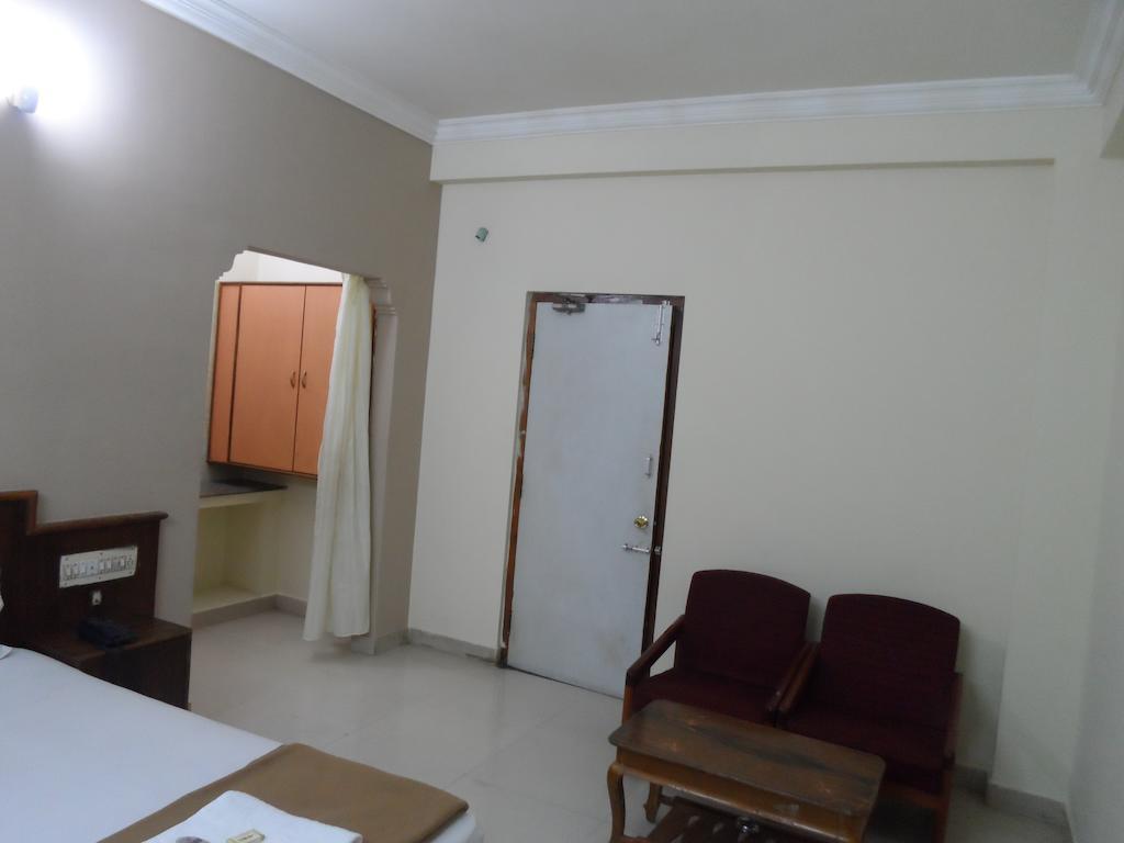 Hotel Sunilkrishna Tirupati Bilik gambar